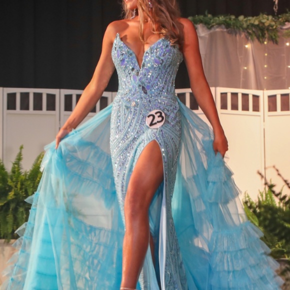BEAUTIFUL Pageant Dress and Train - Picture 1 of 5
